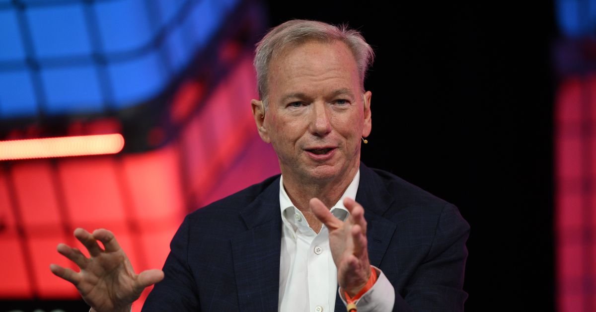 ex-google-ceo-says-successful-ai-startups-can-steal-ip-and-hire-lawyers-to-‘clean-up-the-mess’