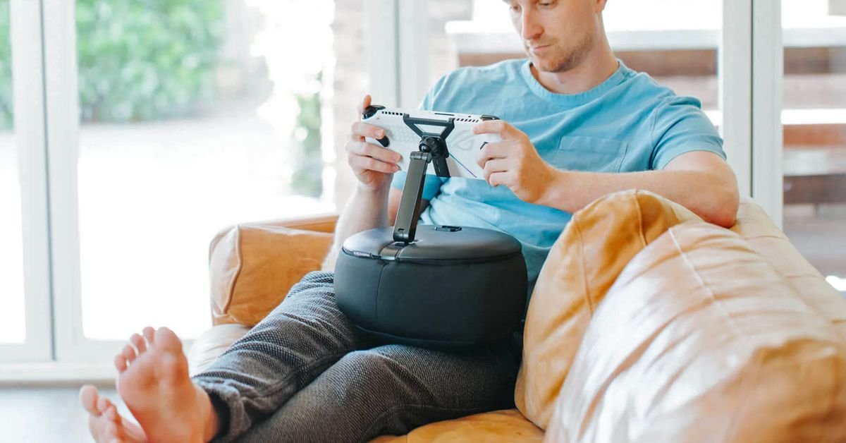 let-this-tiny-bean-bag-chair-for-your-lap-hold-your-heavy-handhelds