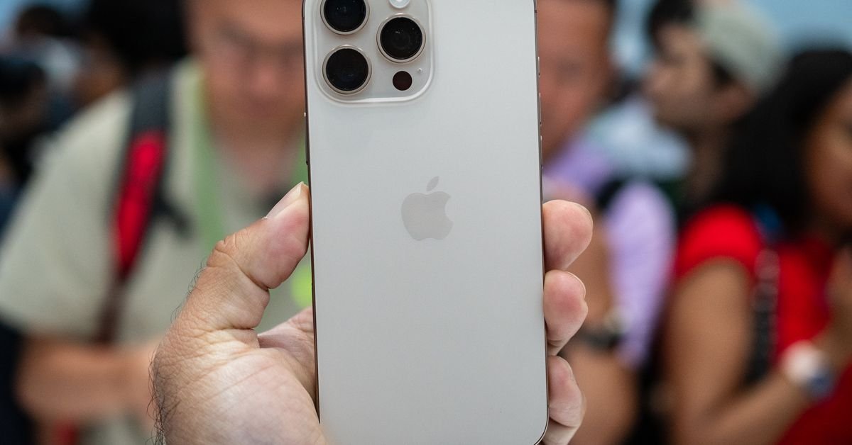 apple’s-latest-iphones-charge-faster-over-a-wire