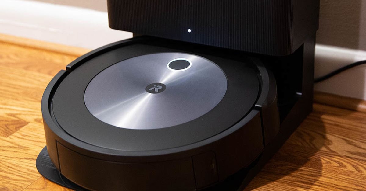 the-best-cyber-monday-robot-vacuum-deals-you-can-get-from-irobot,-roborock,-and-more