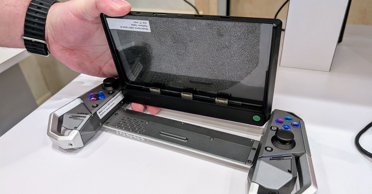 intel-still-dreams-of-modular-pcs-—-it-brought-a-tablet-laptop-gaming-handheld-to-ces